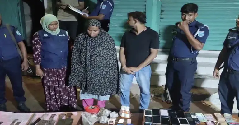 মাদক ও ধারালো অস্ত্রসহ যৌথবাহিনীর হাতে আটক ২